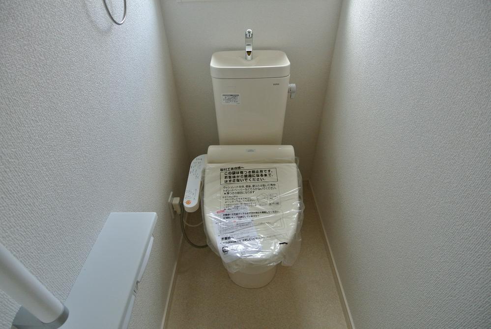 Toilet. 4 Building toilet