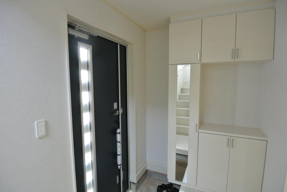 Entrance. 4 Building entrance