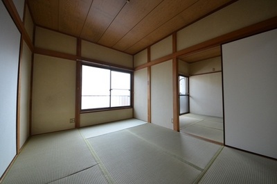 Living and room.  ☆ Space in the sun ☆