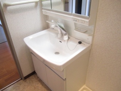 Washroom.  ◆ Shampoo dresser ◆