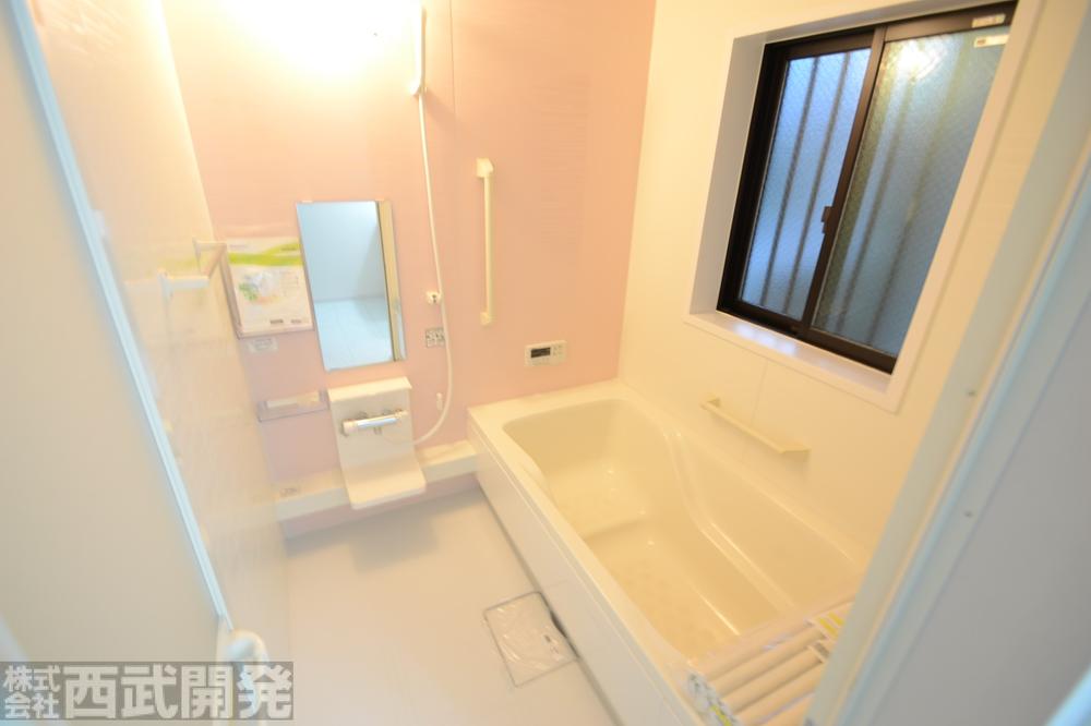 Bathroom. Hitotsubo ・ Window barrier-free type ventilation drying with machine bathroom