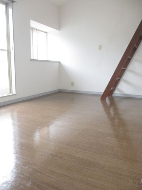 Living and room.  ☆ Sunny ☆