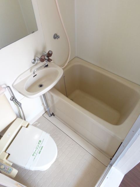 Bath.  ☆ Unit is a bus ☆ 