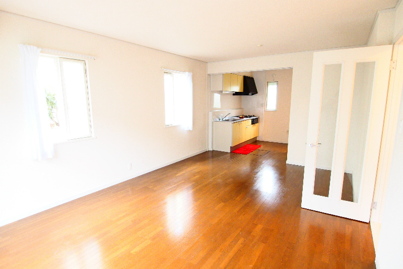 Living and room. 12 Pledge of spacious living!