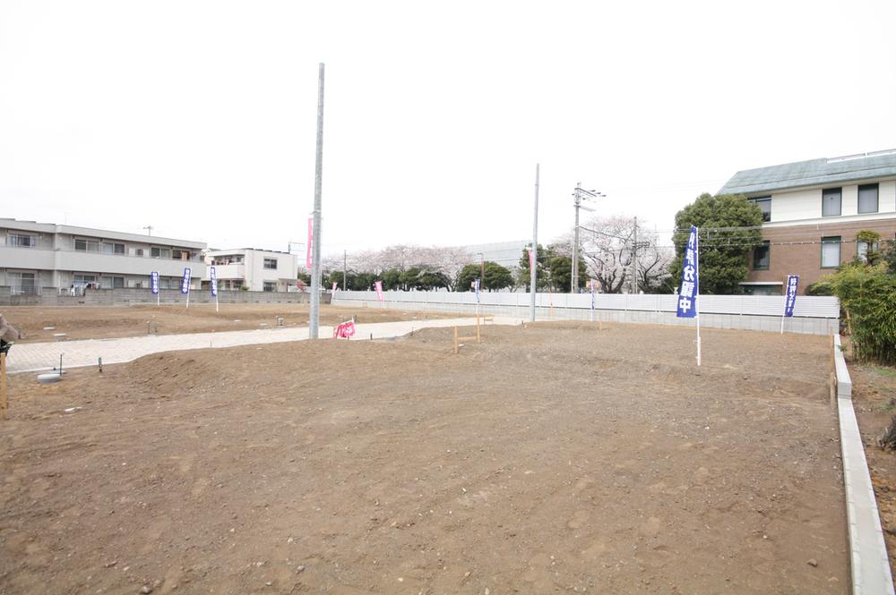 Local photos, including front road. Local (March 2013) Shooting