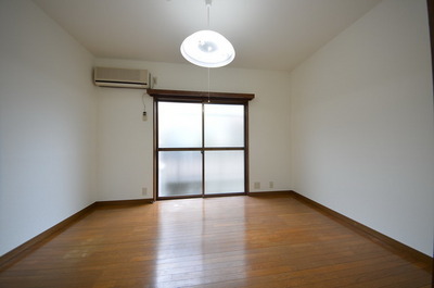 Living and room. Western-style 6 Pledge