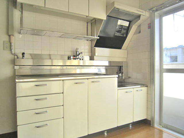 Kitchen. System kitchen that is also equipped with water heater
