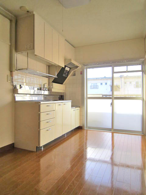 Living and room. Bright dining