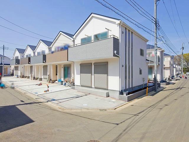 Rendering (appearance). The photograph is an image.