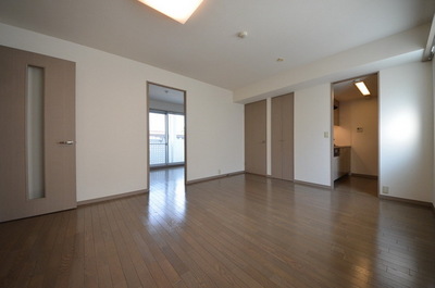 Living and room. ☆ Spacious living room ☆