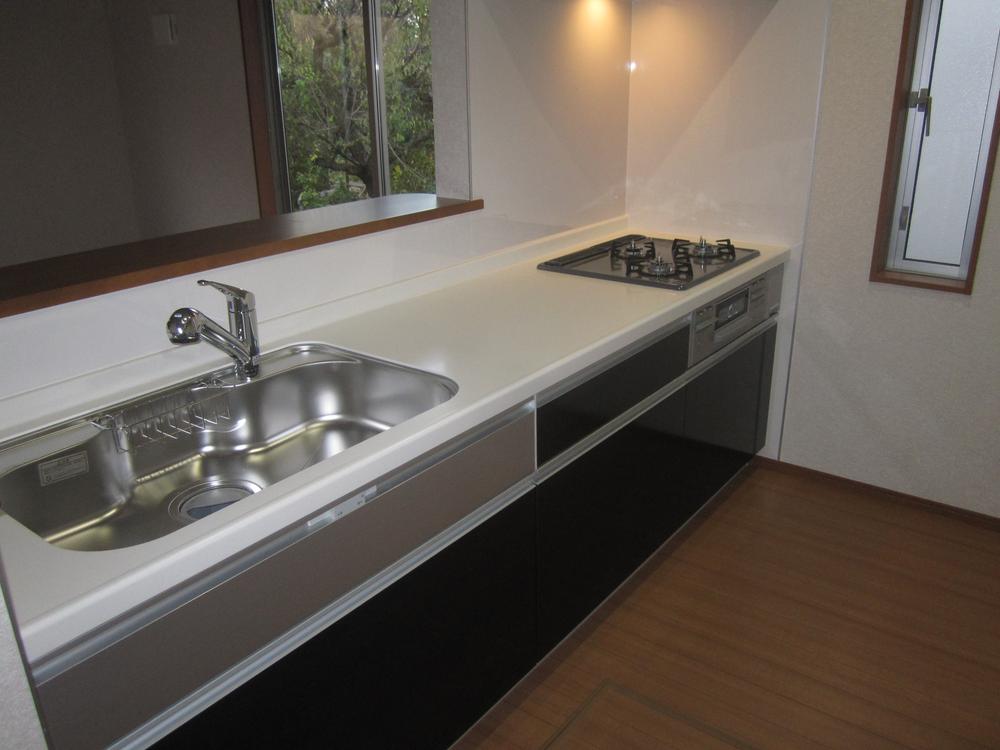 Kitchen. ● convenient face-to-face kitchen: 2013 November shooting