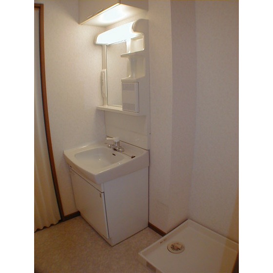 Washroom. Independent wash basin