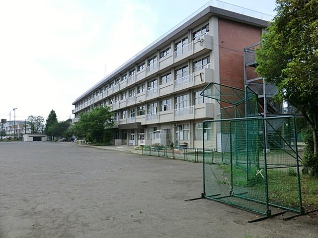 Junior high school. 914m to National City National third junior high school