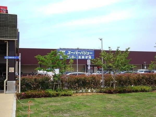 Shopping centre. Frespo National to the south 1071m