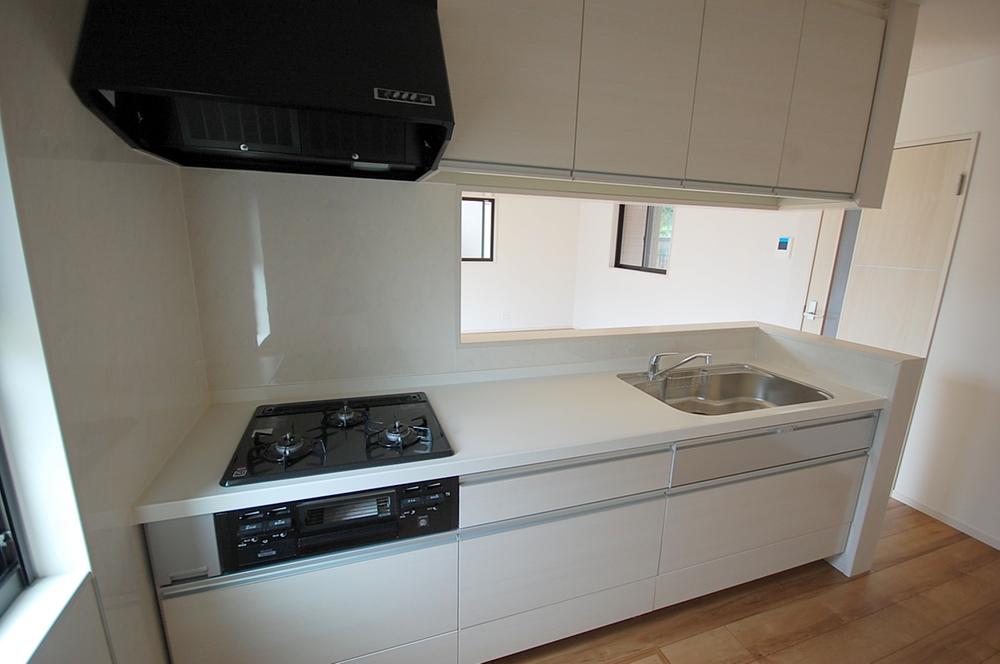 Kitchen. Local Photos