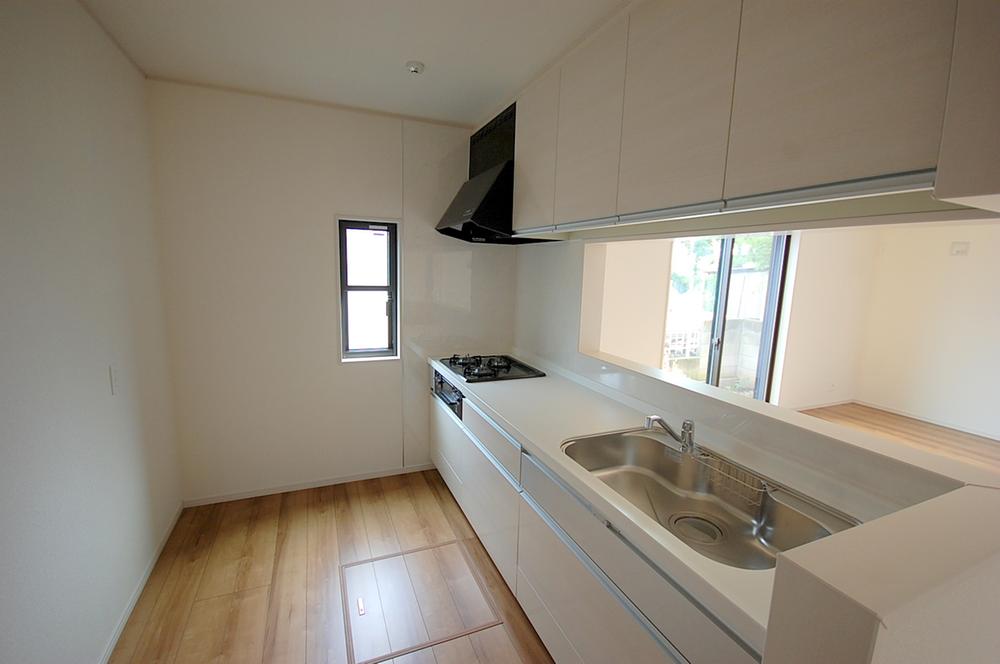 Kitchen. Local Photos