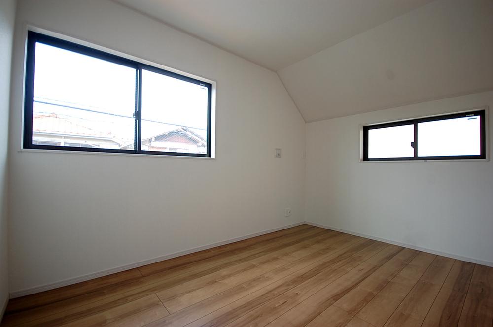 Non-living room. Local Photos