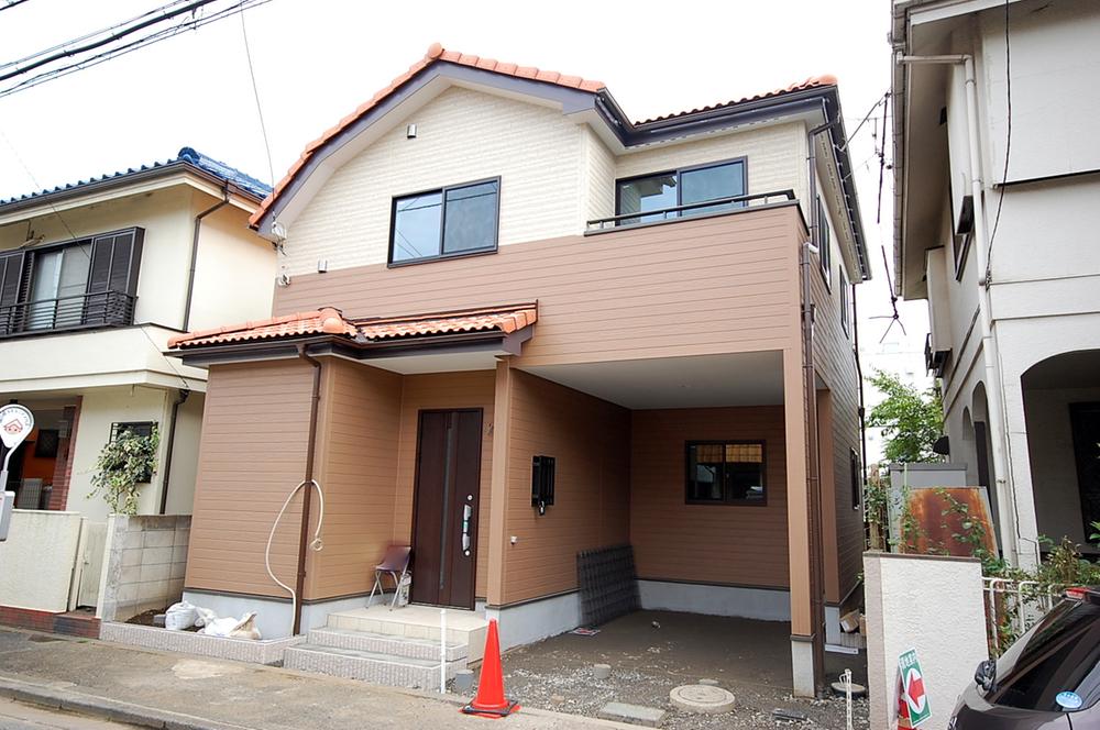 Local photos, including front road. Local Photos