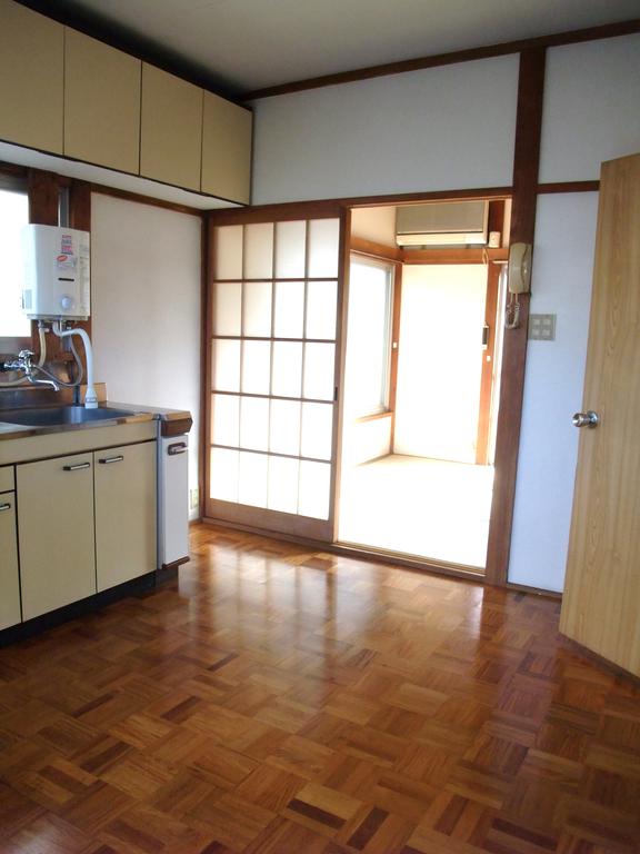 Kitchen. From the front door