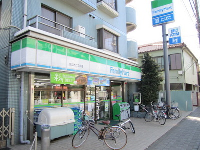 Convenience store. Family Mart (convenience store) up to 100m