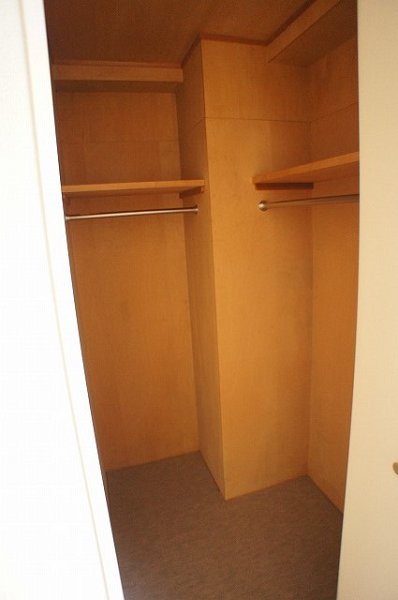 Receipt. Western-style closet