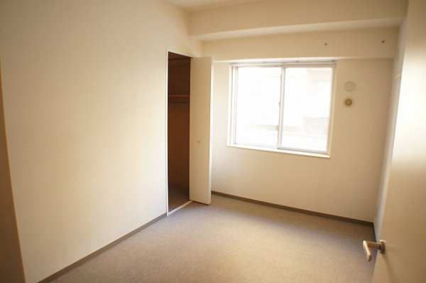 Other room space. Western-style 5.4 Pledge