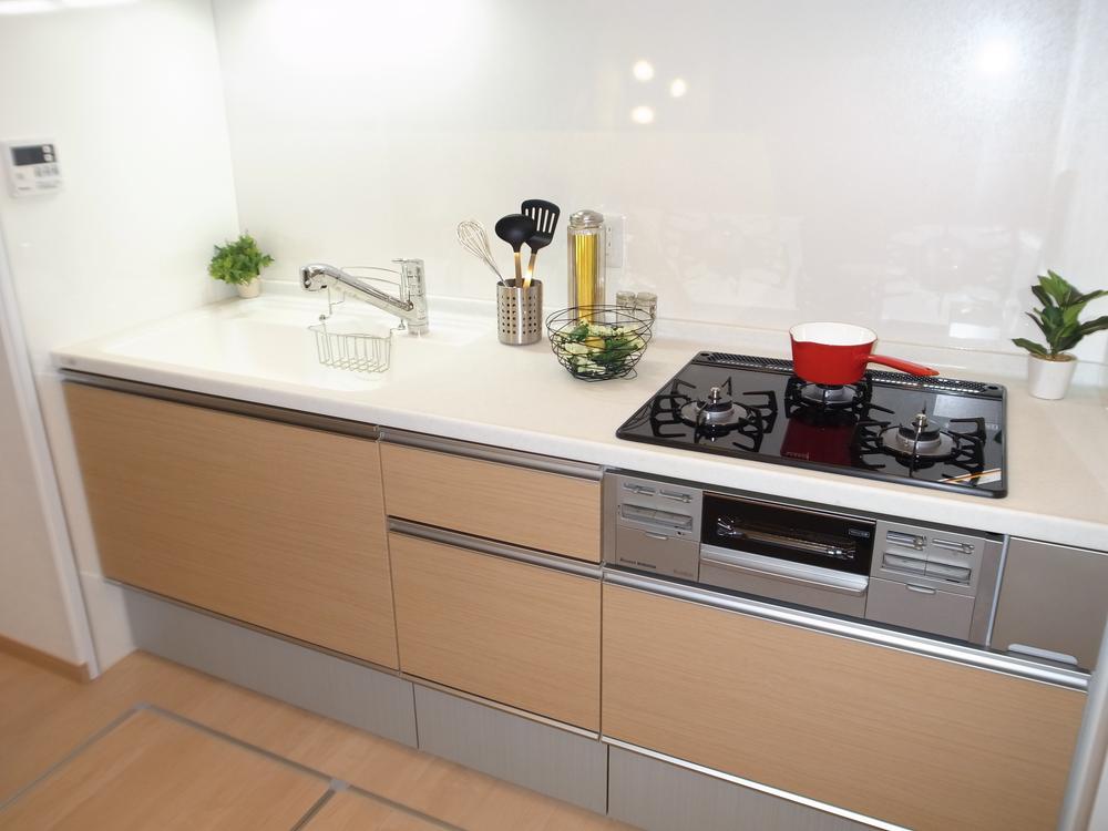Kitchen. Indoor (10 May 2013) Shooting