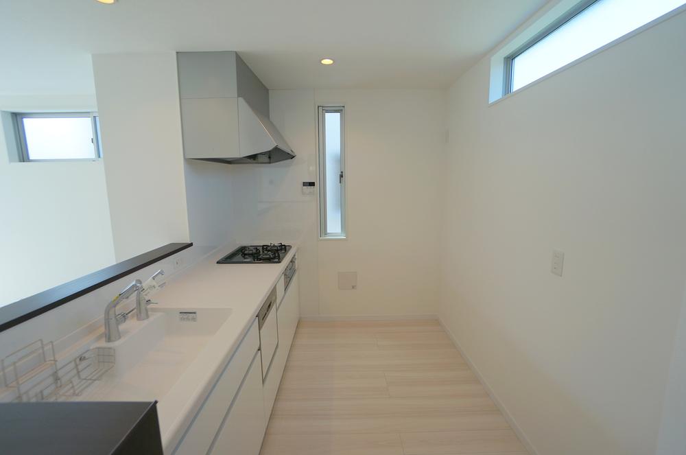 Same specifications photo (kitchen). Seller construction cases