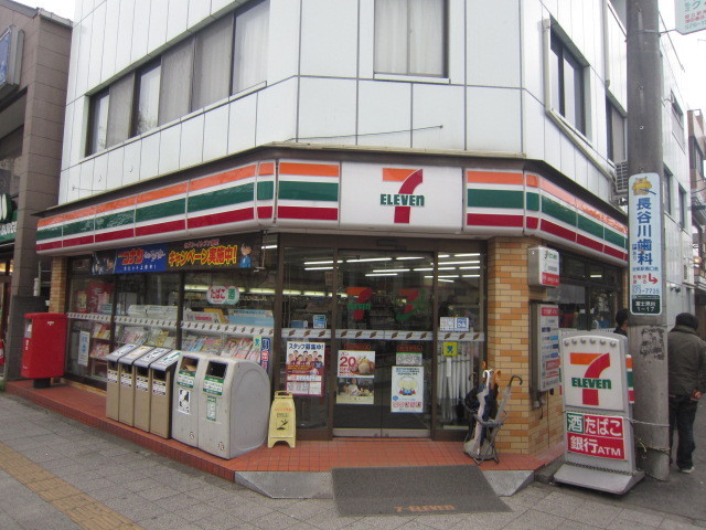 Convenience store. 150m to Seven-Eleven (convenience store)