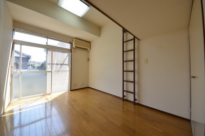 Living and room.  ☆ Free to arrange space ☆