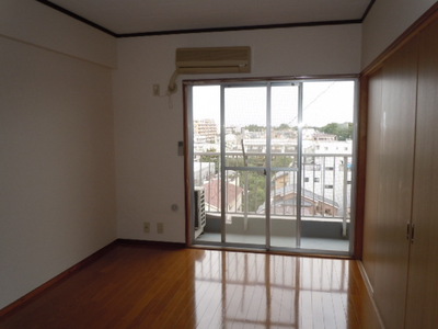 Living and room. Room 1