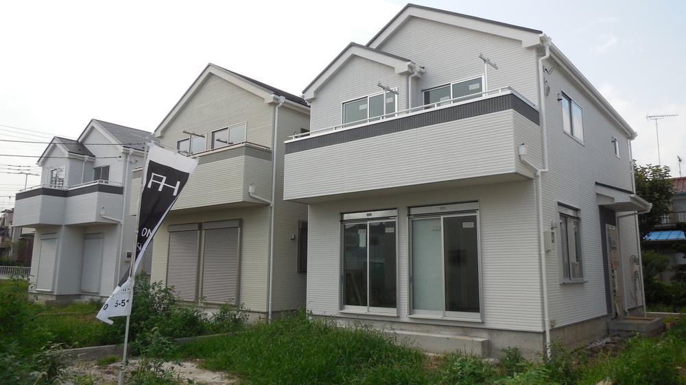 Local appearance photo. All 11 buildings of the cityscape.