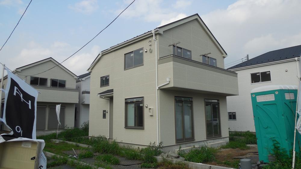 Local appearance photo. Two whole building car space.