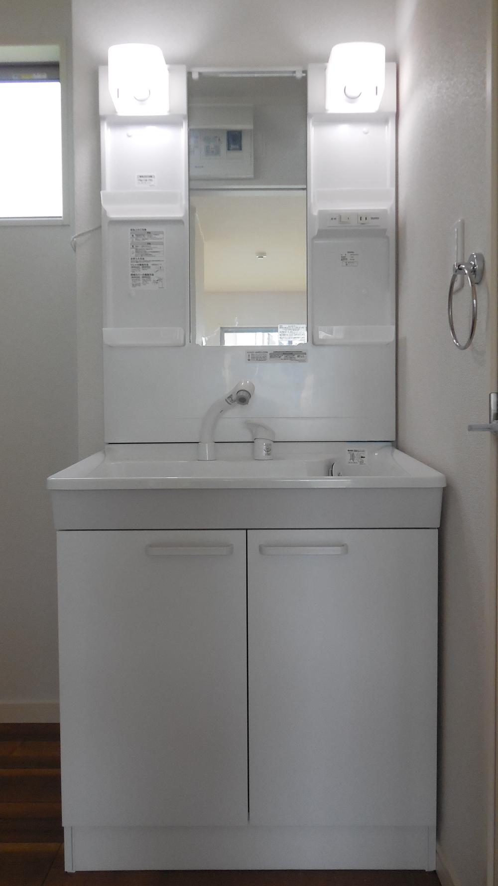 Wash basin, toilet. Room (August 2013) Shooting