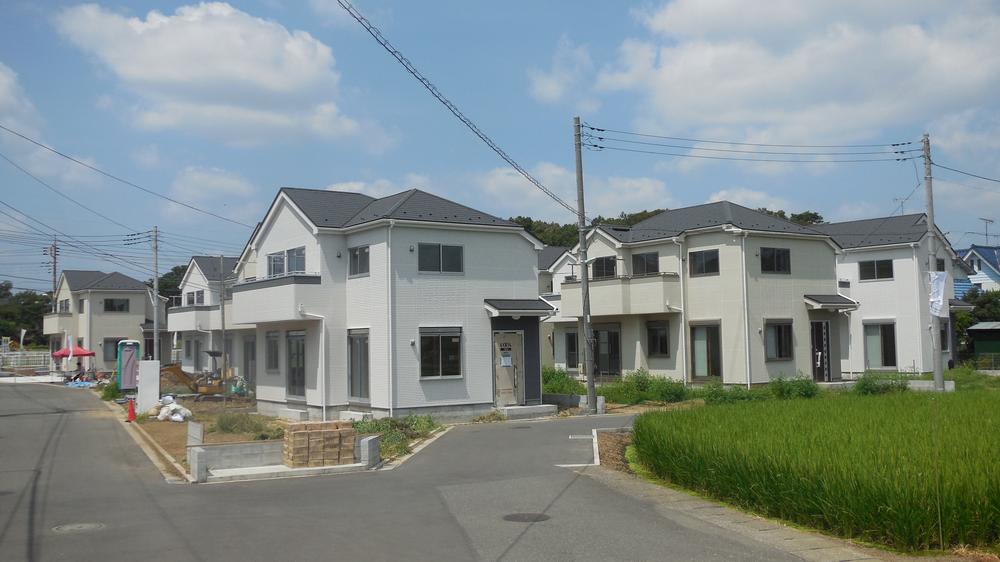 Local photos, including front road. Local (August 2013) Shooting