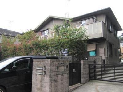 Building appearance. It is the south side area at the National Station of the school zone