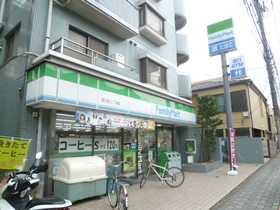 Convenience store. Family Mart (convenience store) to 200m