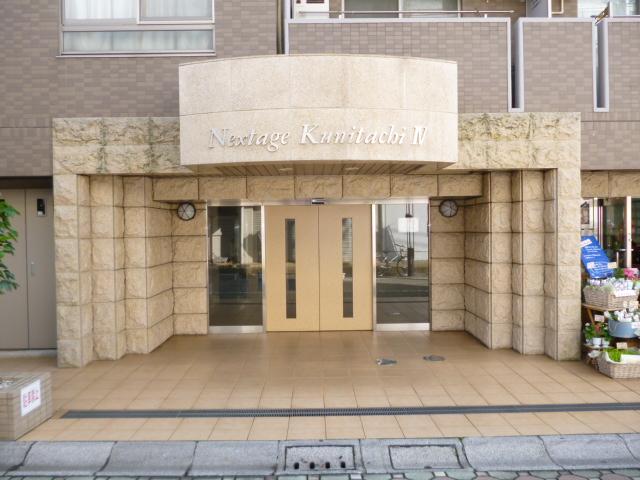 Entrance. Common areas