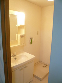 Washroom. Independent wash basin