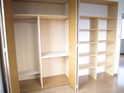 Receipt. Western-style storage space