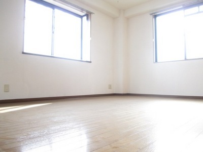 Living and room. Western-style 7.5 Pledge