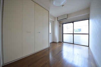 Living and room. It is a good Western-style