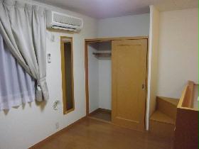 Living and room. The floor is different depending on your room. For more information, please contact.