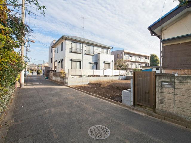 Local photos, including front road. Local (12 May 2013) Shooting