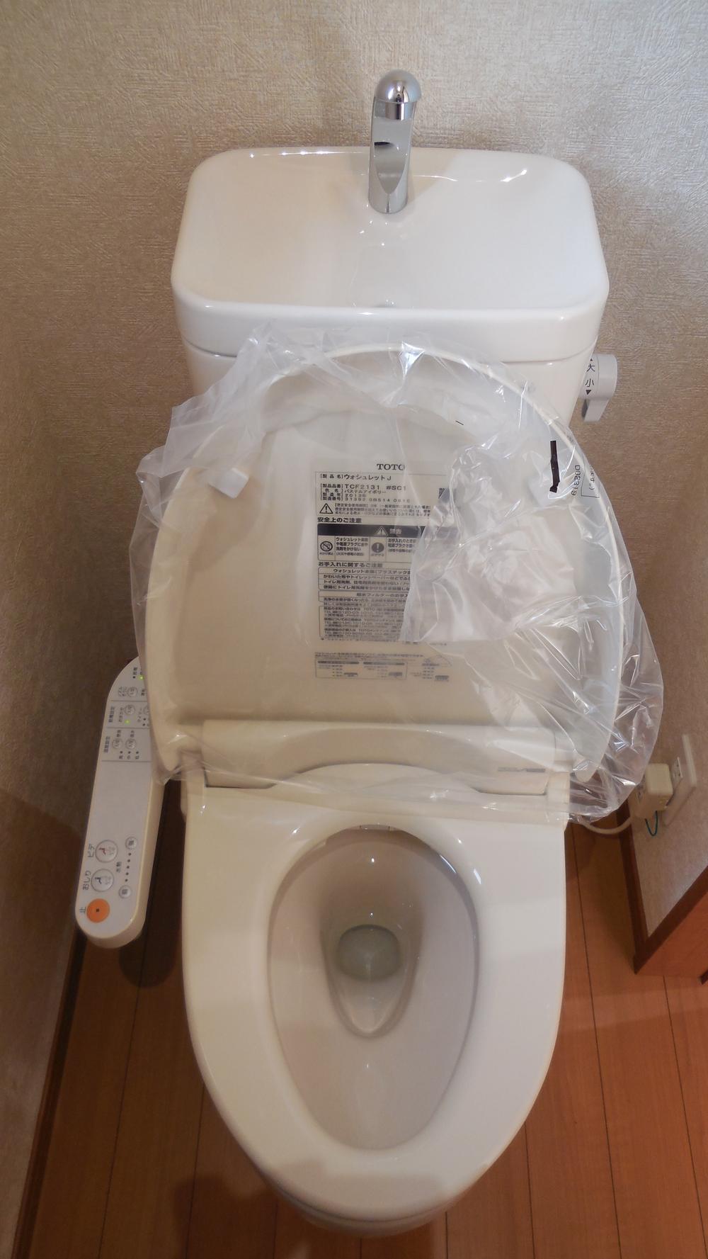 Toilet. Indoor (11 May 2013) Shooting