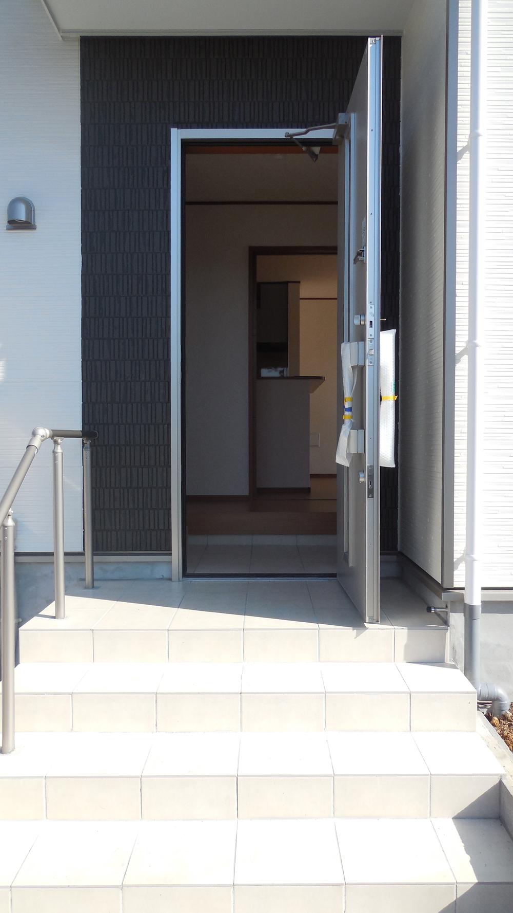 Entrance. Local (11 May 2013) Shooting