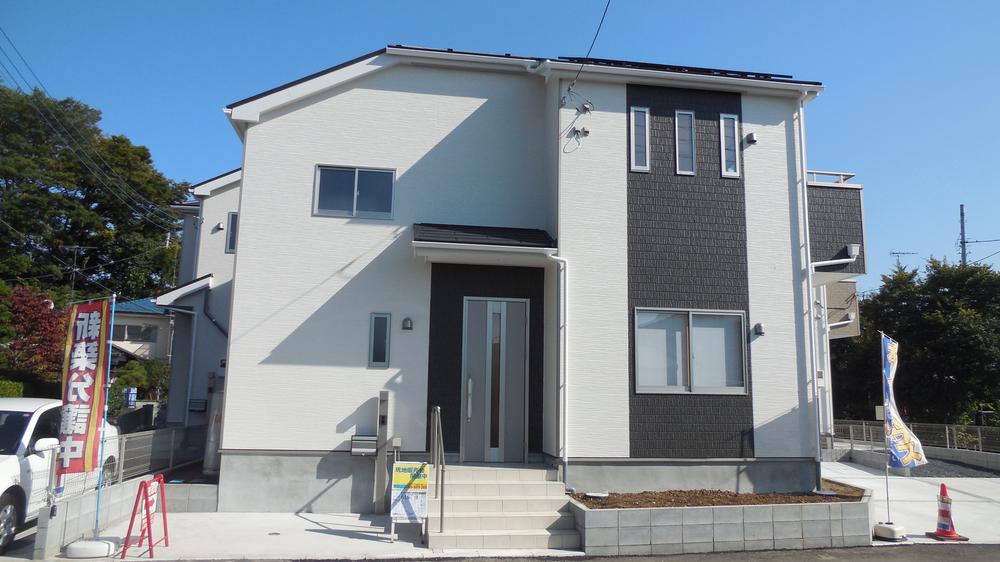 Local appearance photo. Local (11 May 2013) Shooting