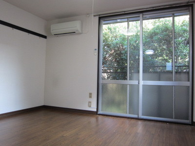 Living and room. Western-style 6 Pledge