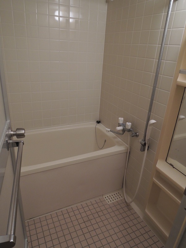 Bath.  ◆ Also it has a wash basin in the bus toilet by the bath ◆ 