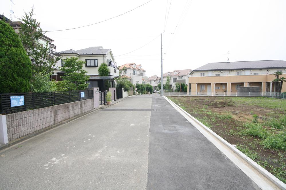 Local photos, including front road. Local Photos